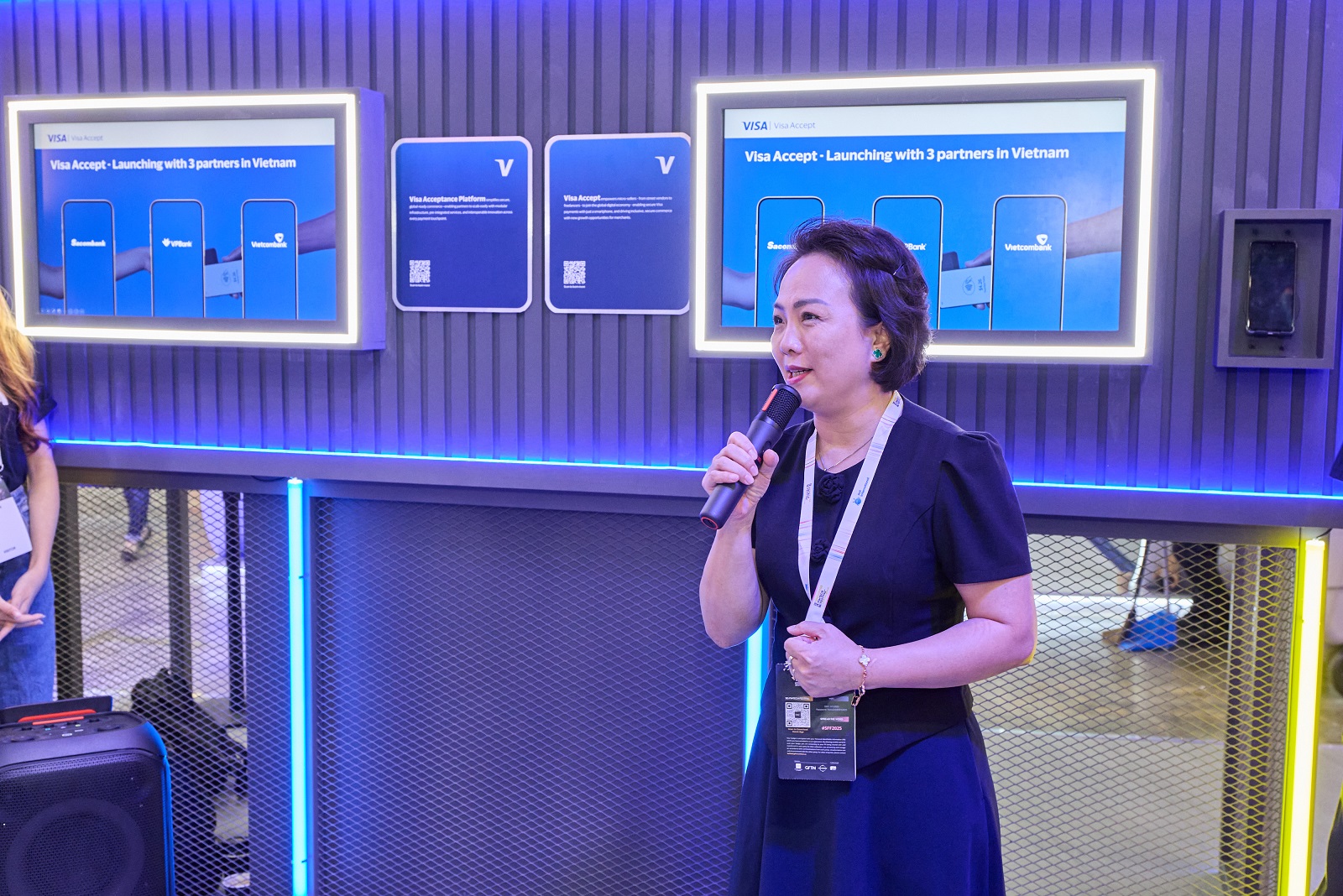 Visa Accept, giải pháp hỗ trợ doanh nghiệp nhỏ tại Việt Nam, do Visa hợp tác cùng Ngân hàng Sacombank, Vietcombank và VPBank ra mắt - Ba Dang Tuyet Dung Giam doc Quoc gia Visa Viet Nam Lao 3