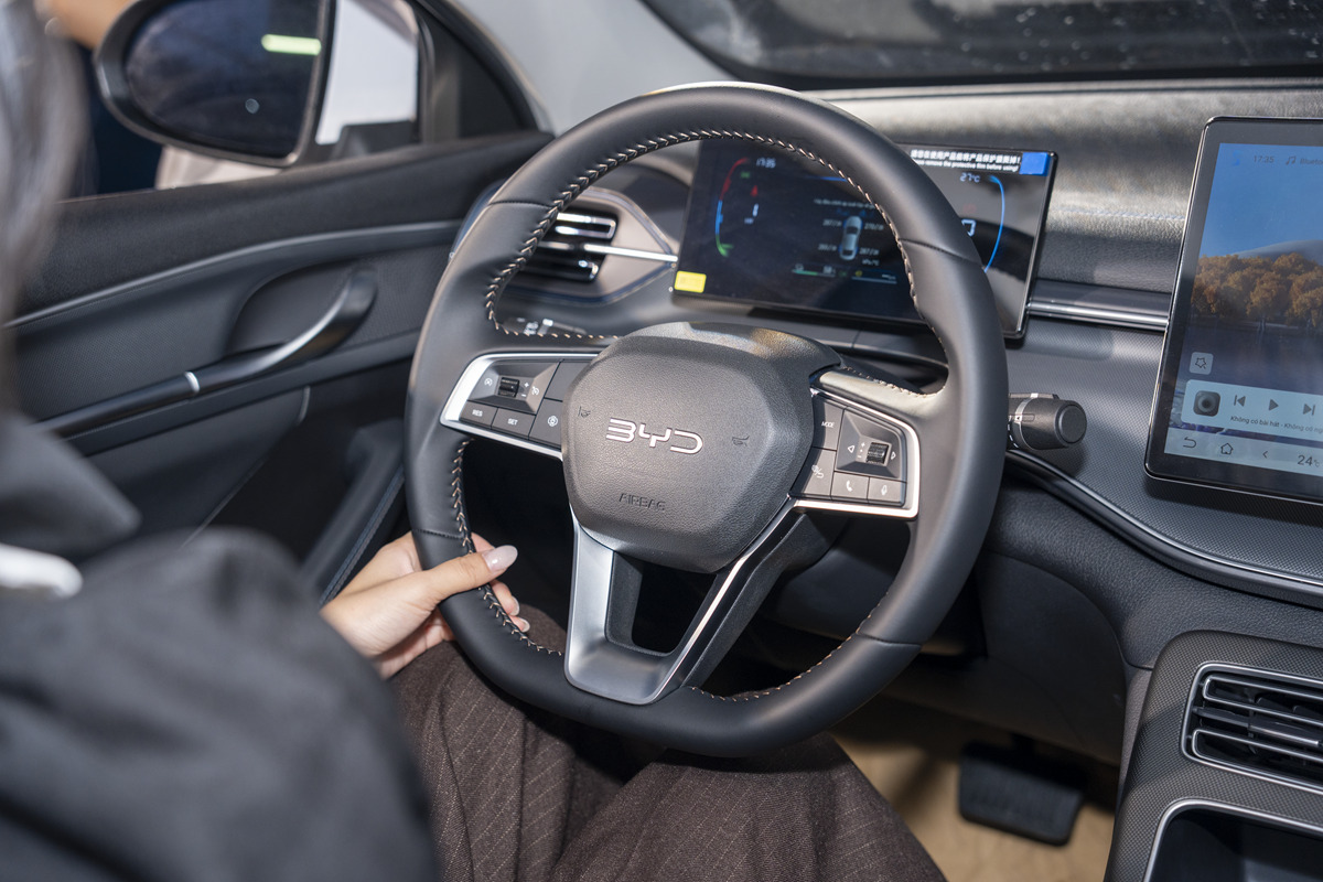 BYD NEG Phú Quốc mở bán BYD Seal 5, khách hàng nhận xe ngay trong ngày đầu 2 BYD NEG Phú Quốc mở bán BYD Seal 5, khách hàng nhận xe ngay trong ngày đầu - CAM09357