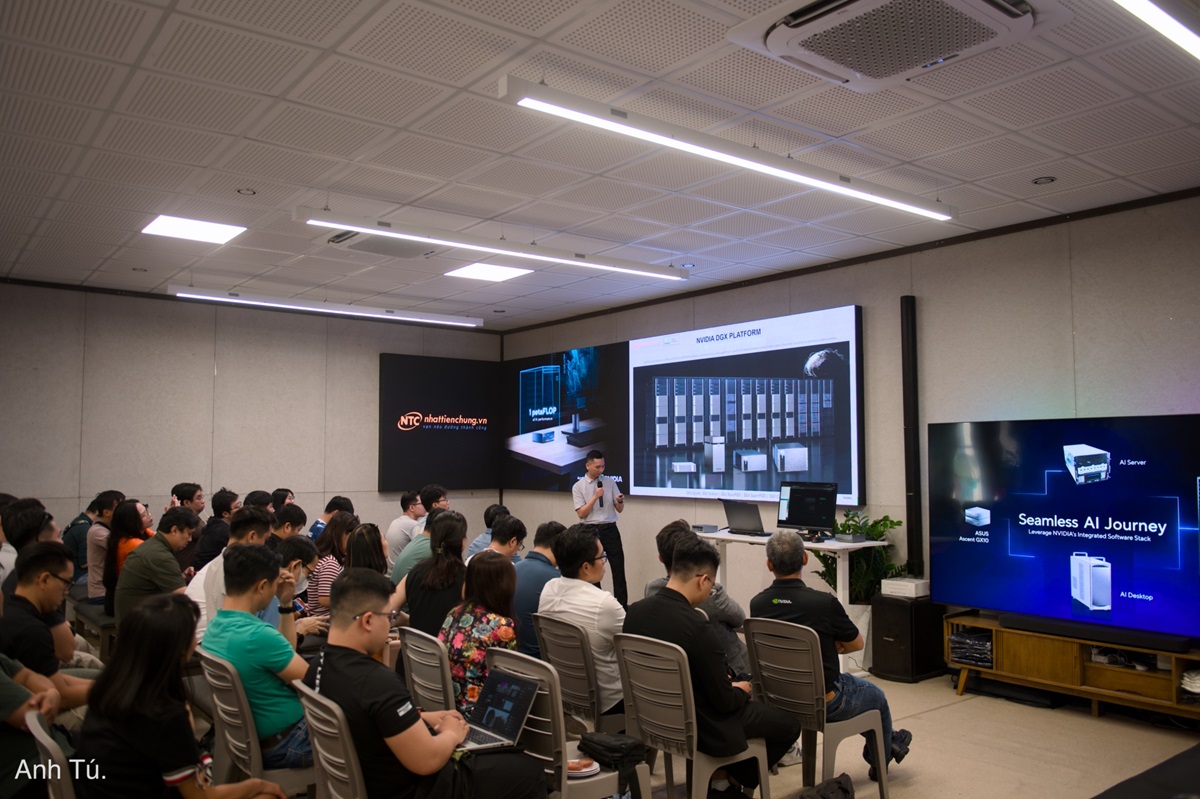 Ra mắt ASUS Ascent GX10 – siêu máy tính AI dành cho chuyên gia, kỹ sư, sinh viên nghiên cứu dữ liệu, phát triển AI 4 Ra mắt ASUS Ascent GX10 – siêu máy tính AI dành cho chuyên gia, kỹ sư, sinh viên nghiên cứu dữ liệu, phát triển AI - DSC 3239