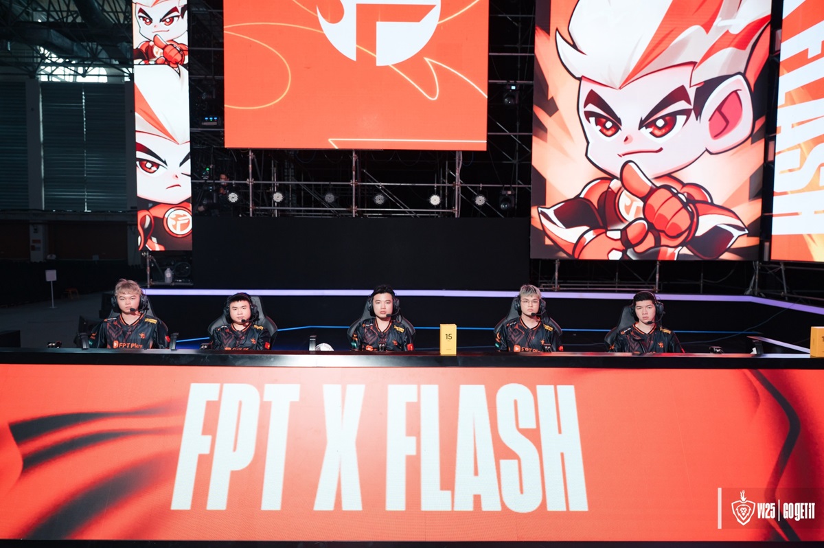 FPT x Flash vô địch Đấu Trường Danh Vọng Mùa Đông 2025 sau 4 năm chờ đợi - Doi hinh ra san FPT x Flash Chung ket nguon anh Cao Thu Lien Quan