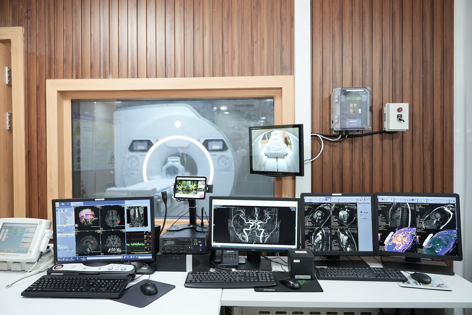 Bệnh viện Chợ Rẫy có hệ thống cộng hưởng từ 3.0 Tesla SIGNA Premier của GE HealthCare, mở ra kỷ nguyên MRI thông minh - He thong cong huong tu 3.0 Tesla SIGNA Premier