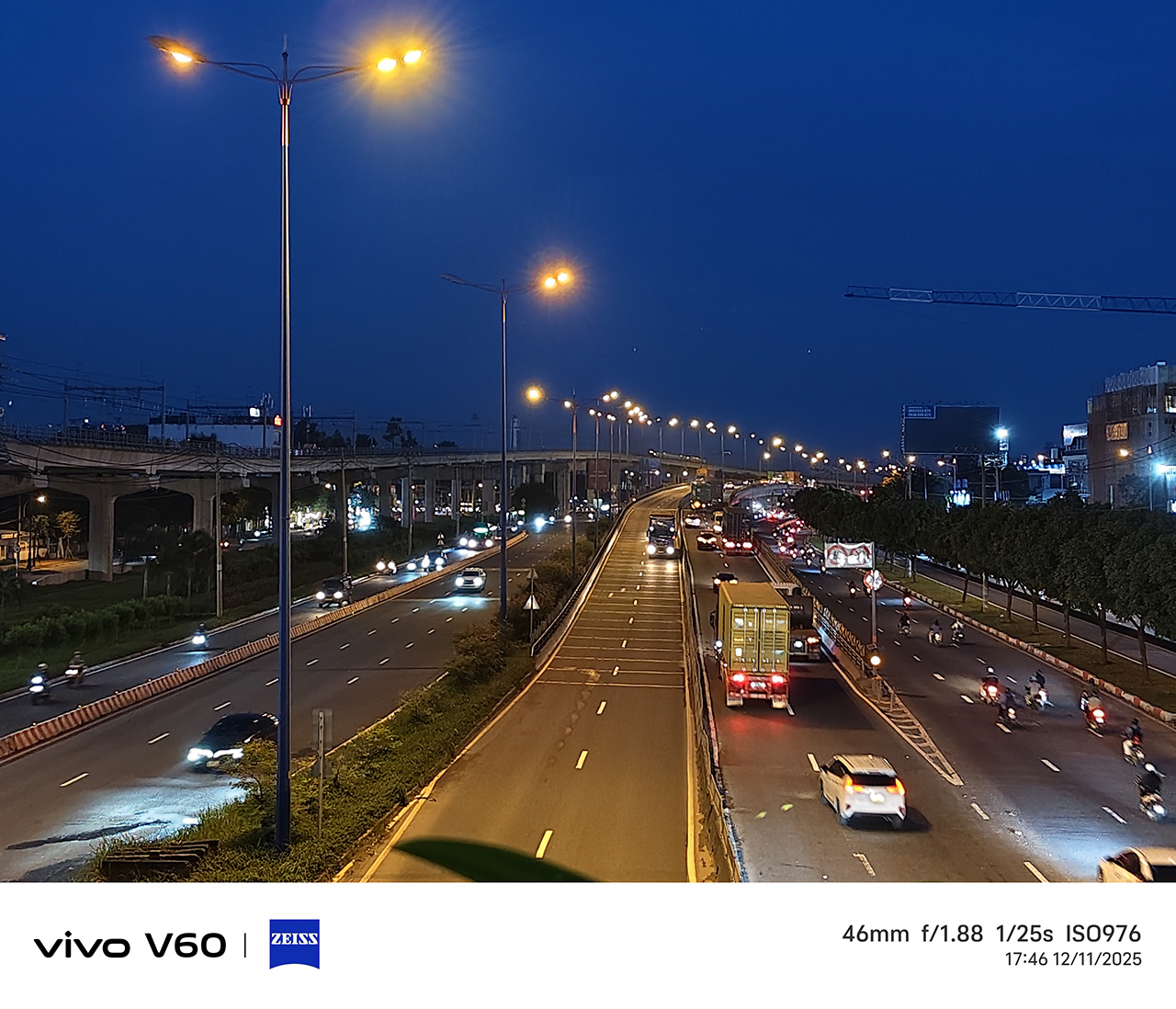 vivo V60 5G: Pin "trâu" trong thân máy mảnh mai, camera ấn tượng, thoải mái giải trí, sáng tạo nội dung số - IMG 20251112 174659