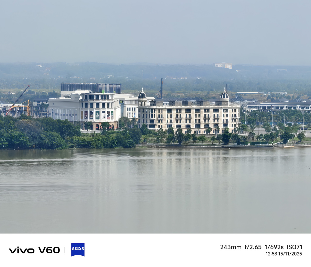 vivo V60 5G: Pin "trâu" trong thân máy mảnh mai, camera ấn tượng, thoải mái giải trí, sáng tạo nội dung số 13 vivo V60 5G: Pin "trâu" trong thân máy mảnh mai, camera ấn tượng, thoải mái giải trí, sáng tạo nội dung số - IMG 20251115 125824