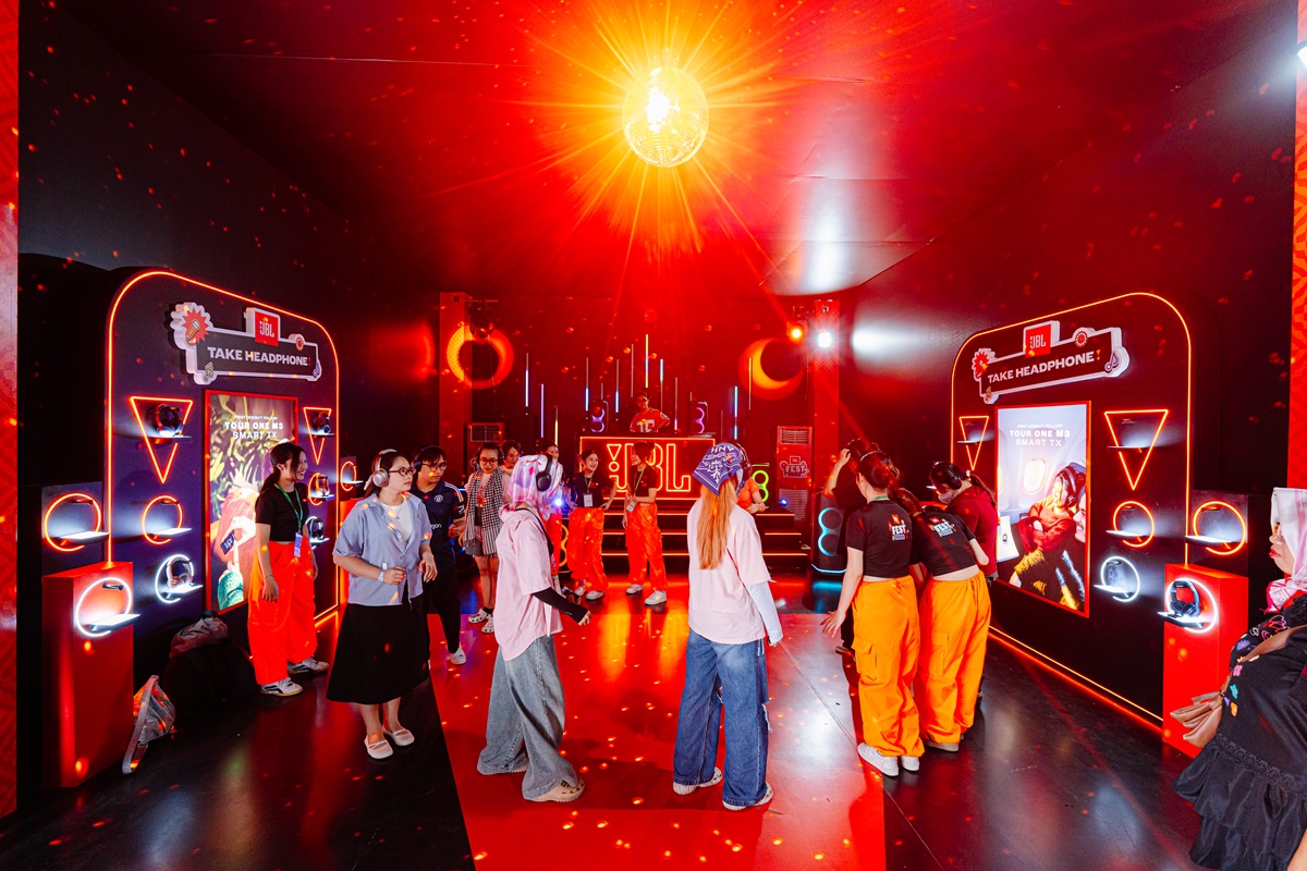 JBL ra mắt 3 dòng tai nghe mở, thời trang, âm thanh chất lượng, cho người năng động, cá tính 10 JBL ra mắt 3 dòng tai nghe mở, thời trang, âm thanh chất lượng, cho người năng động, cá tính - JBL 01901