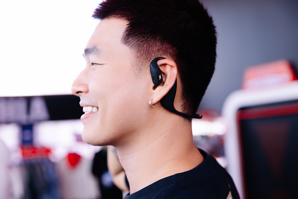 JBL ra mắt 3 dòng tai nghe mở, thời trang, âm thanh chất lượng, cho người năng động, cá tính 9 JBL ra mắt 3 dòng tai nghe mở, thời trang, âm thanh chất lượng, cho người năng động, cá tính - JBL 42