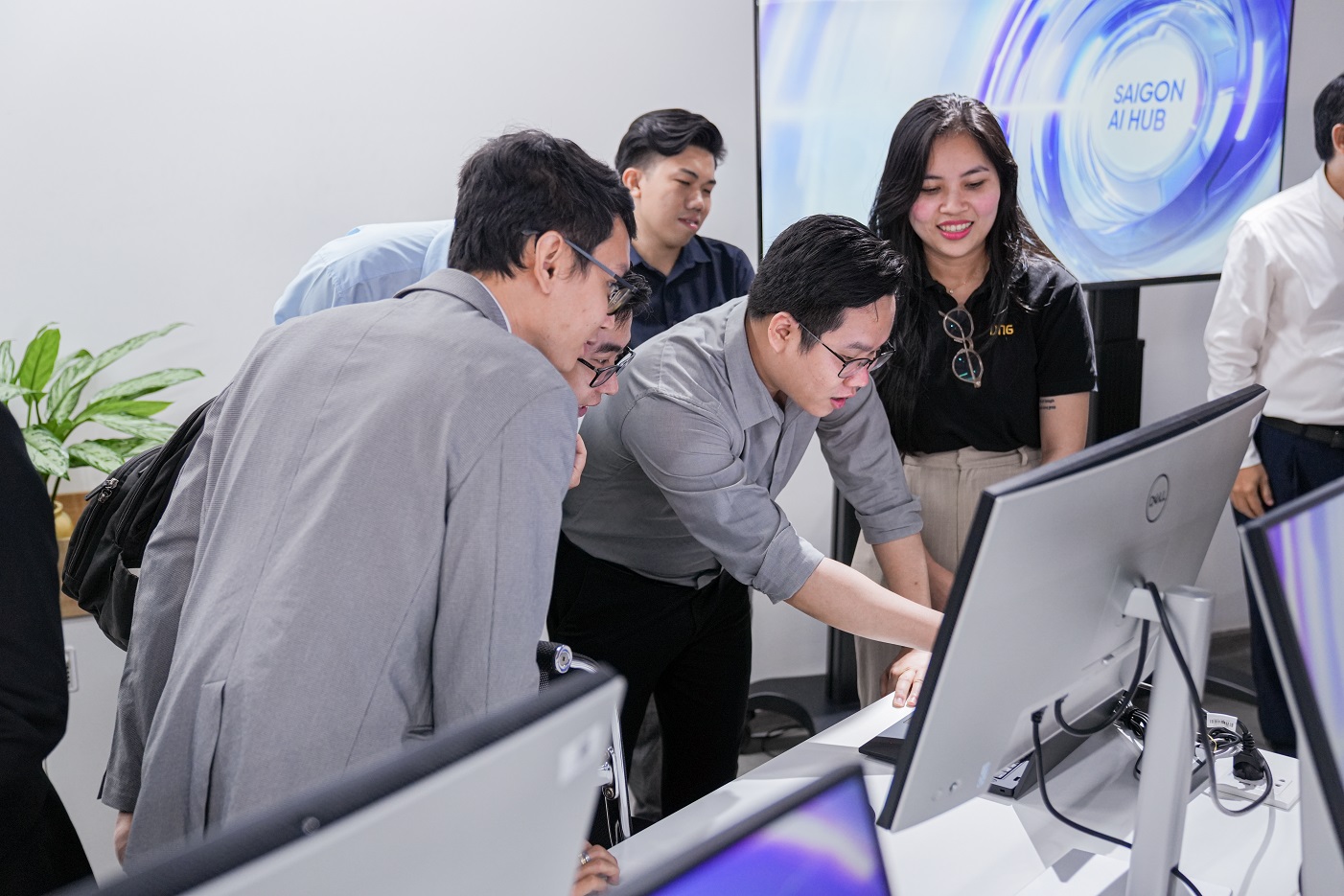 VNG và ĐHQG TPHCM ra mắt không gian nghiên cứu AI mở đầu tiên - Saigon AI Hub 2 VNG và ĐHQG TPHCM ra mắt không gian nghiên cứu AI mở đầu tiên - Saigon AI Hub - Khong gian Saigon AI Hub
