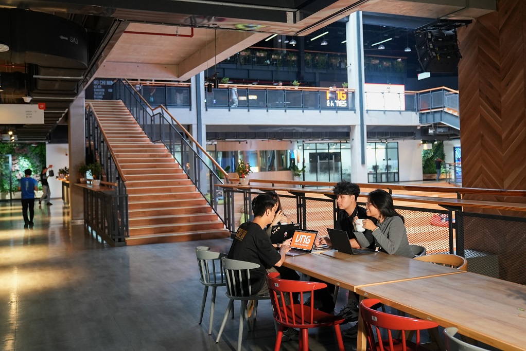 VNG tiếp tục vào danh sách 35 Nơi Làm Việc Tốt Nhất Việt Nam 2025 2 VNG tiếp tục vào danh sách 35 Nơi Làm Việc Tốt Nhất Việt Nam 2025 - Khong gian lam viec tai VNG Campus