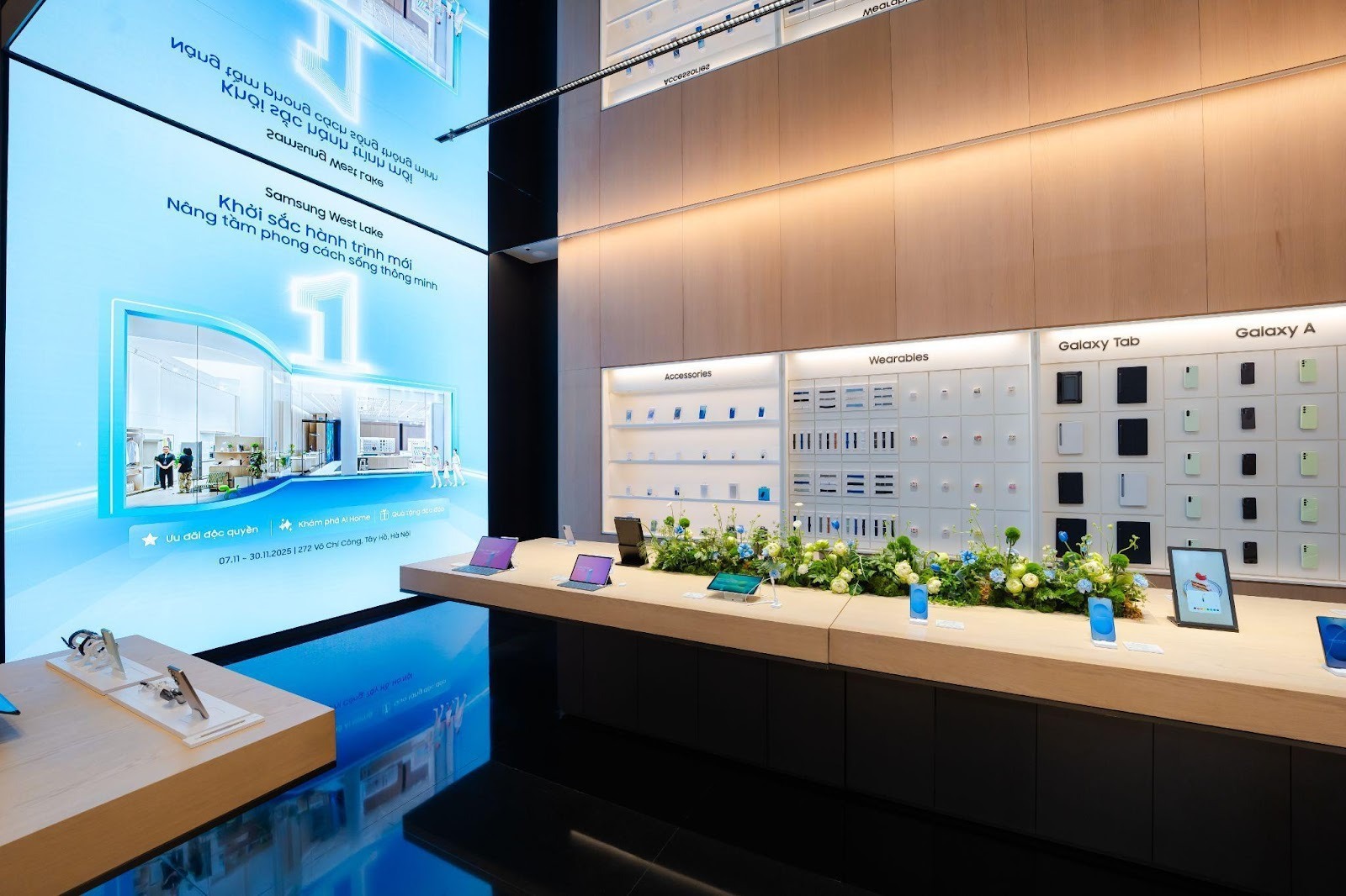 Ưu đãi lớn nhân dịp khu trải nghiệm mua sắm cao cấp Samsung West Lake tròn một tuổi - image 17