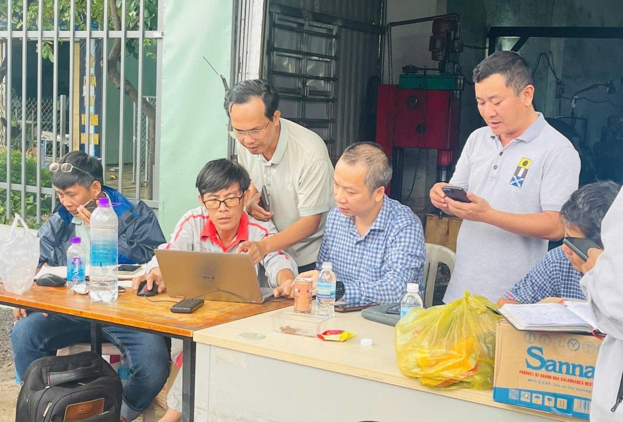 Viettel giữ mạch thông tin trong lũ dữ, cộng tiền vào tài khoản để người dân vùng bị cô lập gọi, nhắn tin và vào mạng - image 79