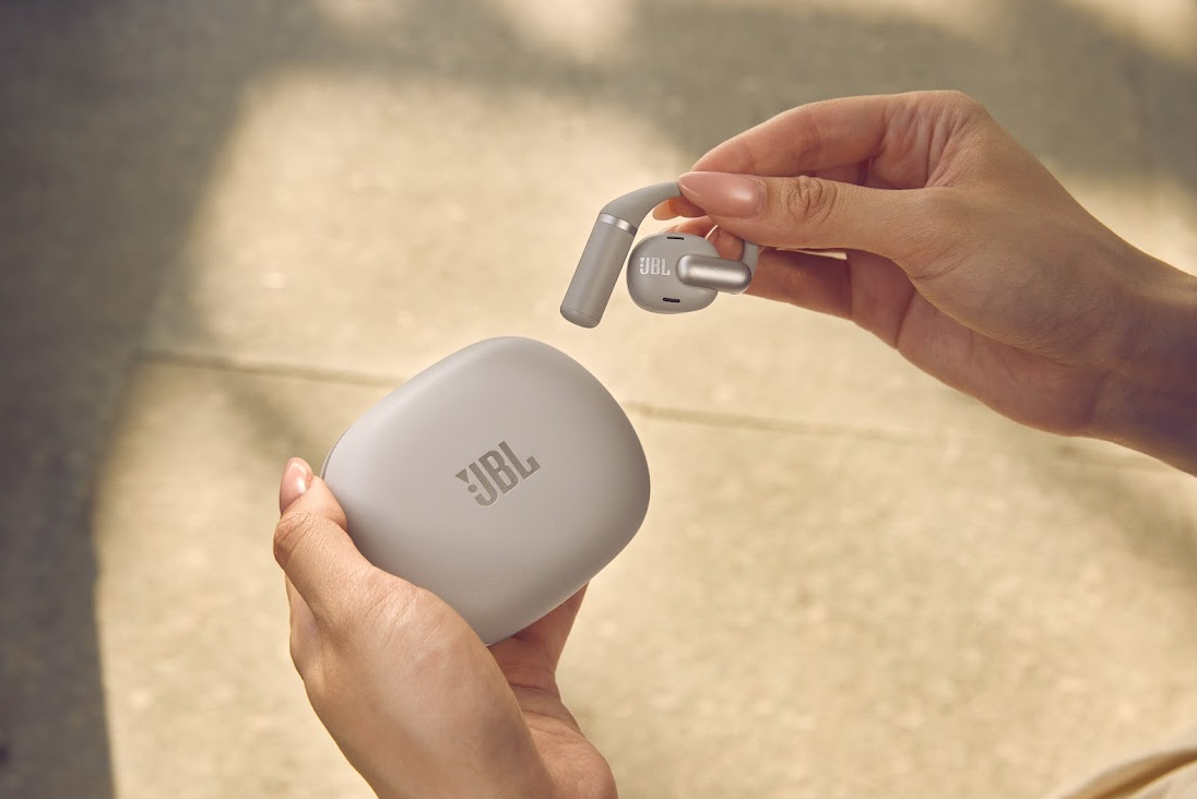 JBL ra mắt 3 dòng tai nghe mở, thời trang, âm thanh chất lượng, cho người năng động, cá tính 2 JBL ra mắt 3 dòng tai nghe mở, thời trang, âm thanh chất lượng, cho người năng động, cá tính - image