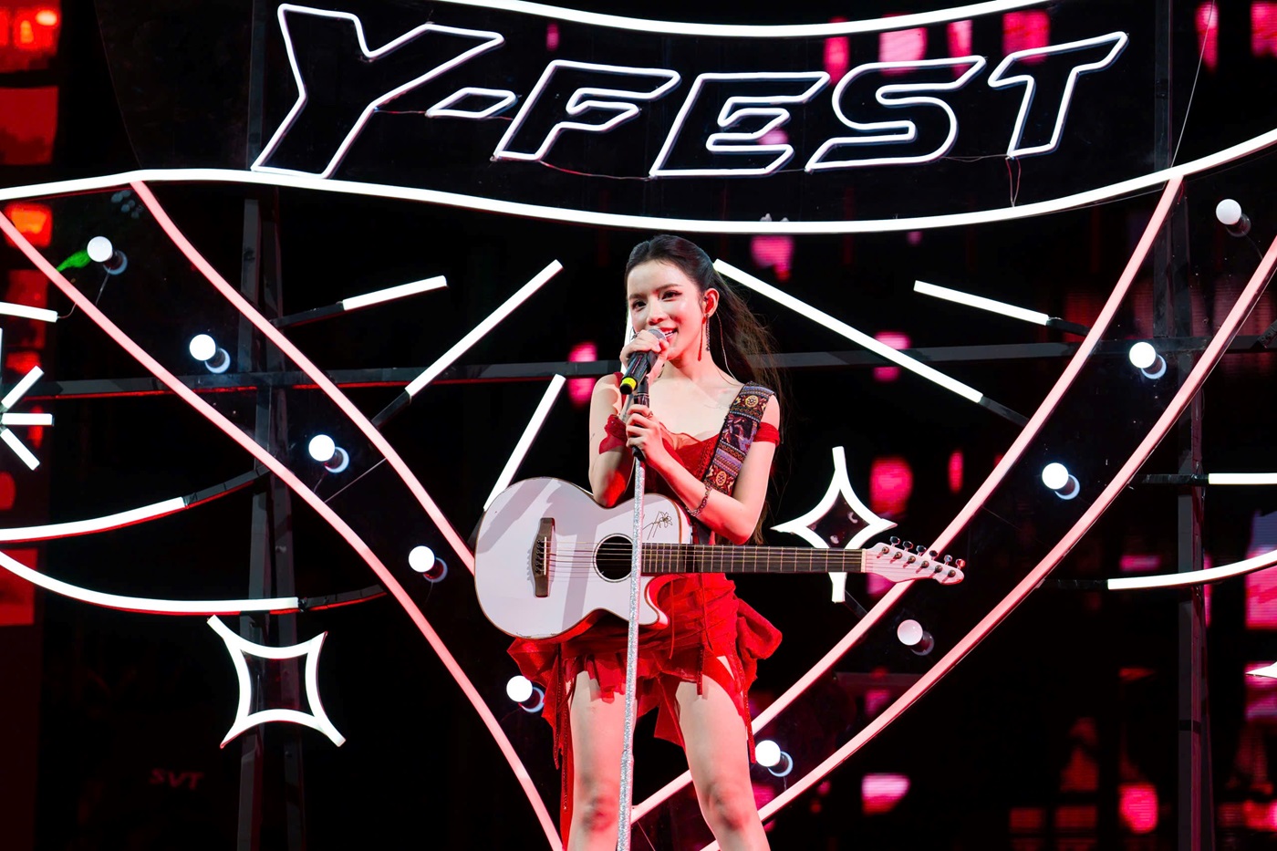 Đêm nhạc Y-Fest 2025: Mãn nhãn, cảm xúc, lập kỷ lục hơn 100.000 khán giả cùng hòa ca, kết nối mượt hai điểm cầu qua sóng 5G Viettel - lyly