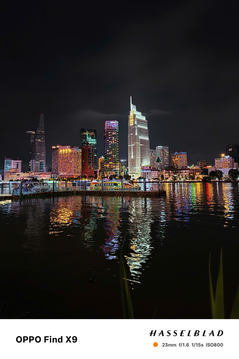 Trải nghiệm OPPO Find X9 màu Đỏ: Siêu phẩm nhiếp ảnh, cao thủ kết nối, thoải mái giao tiếp dù không biết ngoại ngữ - z7209566825945 34fbfa613316452451e29971bc524bdb