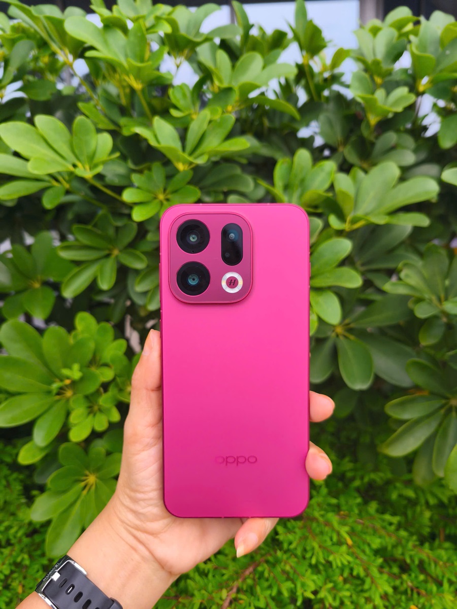 Trải nghiệm OPPO Find X9 màu Đỏ: Siêu phẩm nhiếp ảnh, cao thủ kết nối, thoải mái giao tiếp dù không biết ngoại ngữ - z7209592491470 a24f7ce84136c4c6c739f791485f502f