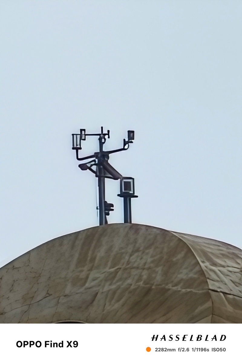 Trải nghiệm OPPO Find X9 màu Đỏ: Siêu phẩm nhiếp ảnh, cao thủ kết nối, thoải mái giao tiếp dù không biết ngoại ngữ - z7212644255287 e56a15a3b8e339916cba47c3fb0bd54b