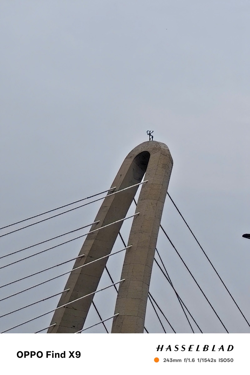 Trải nghiệm OPPO Find X9 màu Đỏ: Siêu phẩm nhiếp ảnh, cao thủ kết nối, thoải mái giao tiếp dù không biết ngoại ngữ - z7212645743762 caa601cf2937b037049734cb52993e37