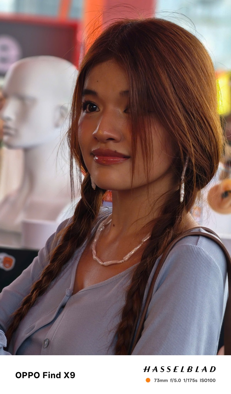 Trải nghiệm OPPO Find X9 màu Đỏ: Siêu phẩm nhiếp ảnh, cao thủ kết nối, thoải mái giao tiếp dù không biết ngoại ngữ - z7213263983188 c3e0f41693a5d94e25d041b20b301d3a