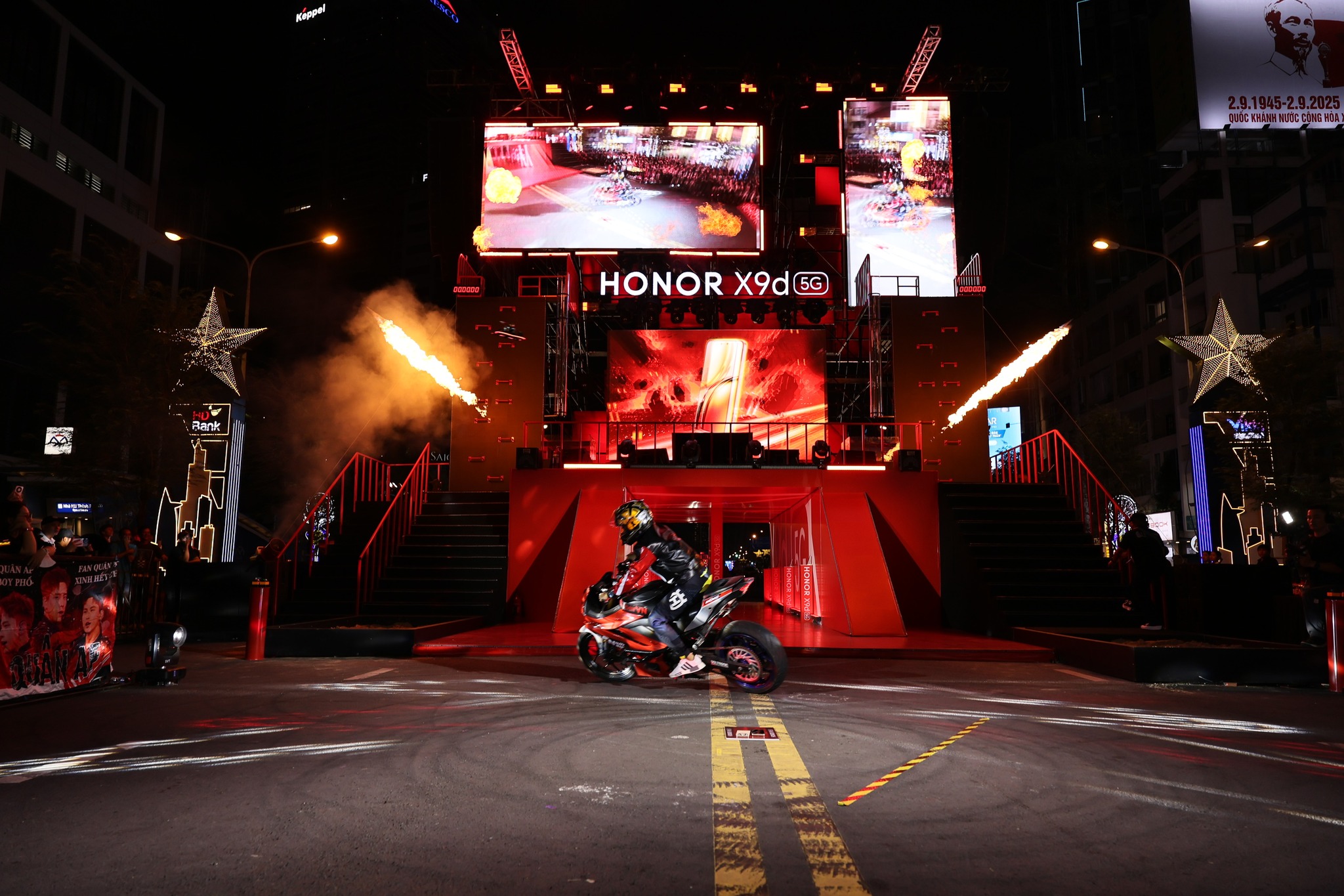 Điện thoại bền vô đối HONOR X9d ra mắt chứng thực hoành tráng tại phố đi bộ Nguyễn Huệ - 594288185 10231680625379145 8102221980989893912 n