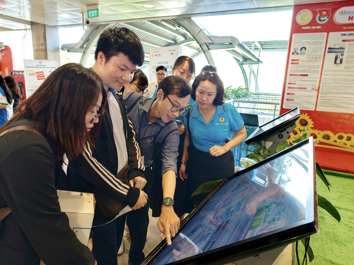 Độc đáo Ngày hội Công nghệ số Thủ Đức 2025 tổ chức ngay tại Ga Metro, khuyến khích người dân lên tàu đến tham quan - 594343252 4213886448858782 2867044713021426189 n