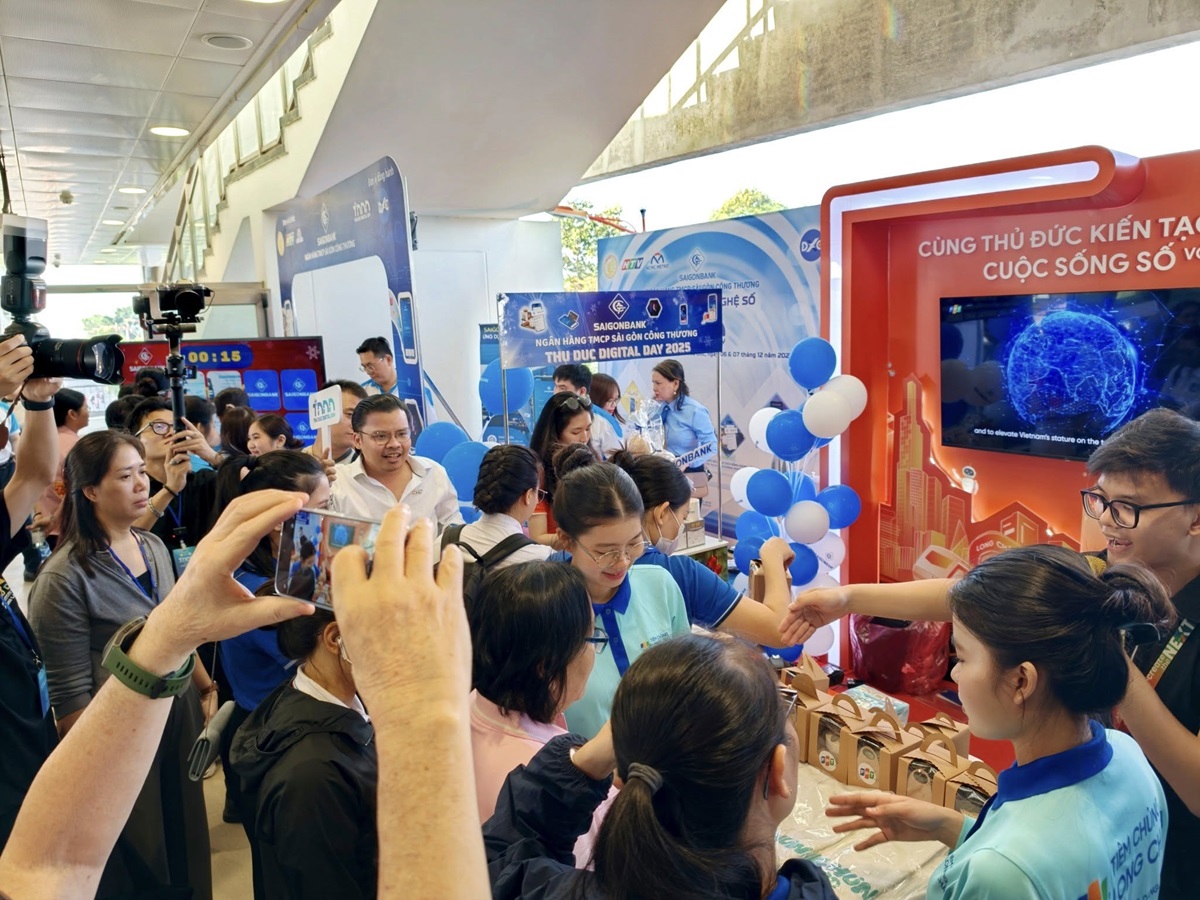 Độc đáo Ngày hội Công nghệ số Thủ Đức 2025 tổ chức ngay tại Ga Metro, khuyến khích người dân lên tàu đến tham quan - 595130614 4213886558858771 8889916985486562166 n