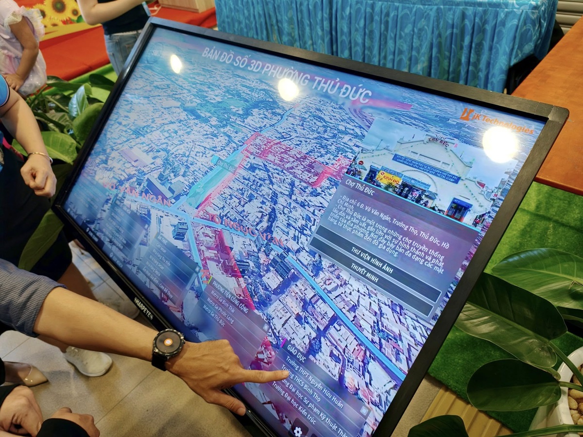 Độc đáo Ngày hội Công nghệ số Thủ Đức 2025 tổ chức ngay tại Ga Metro, khuyến khích người dân lên tàu đến tham quan - 596630029 4213886495525444 1908631393967497317 n