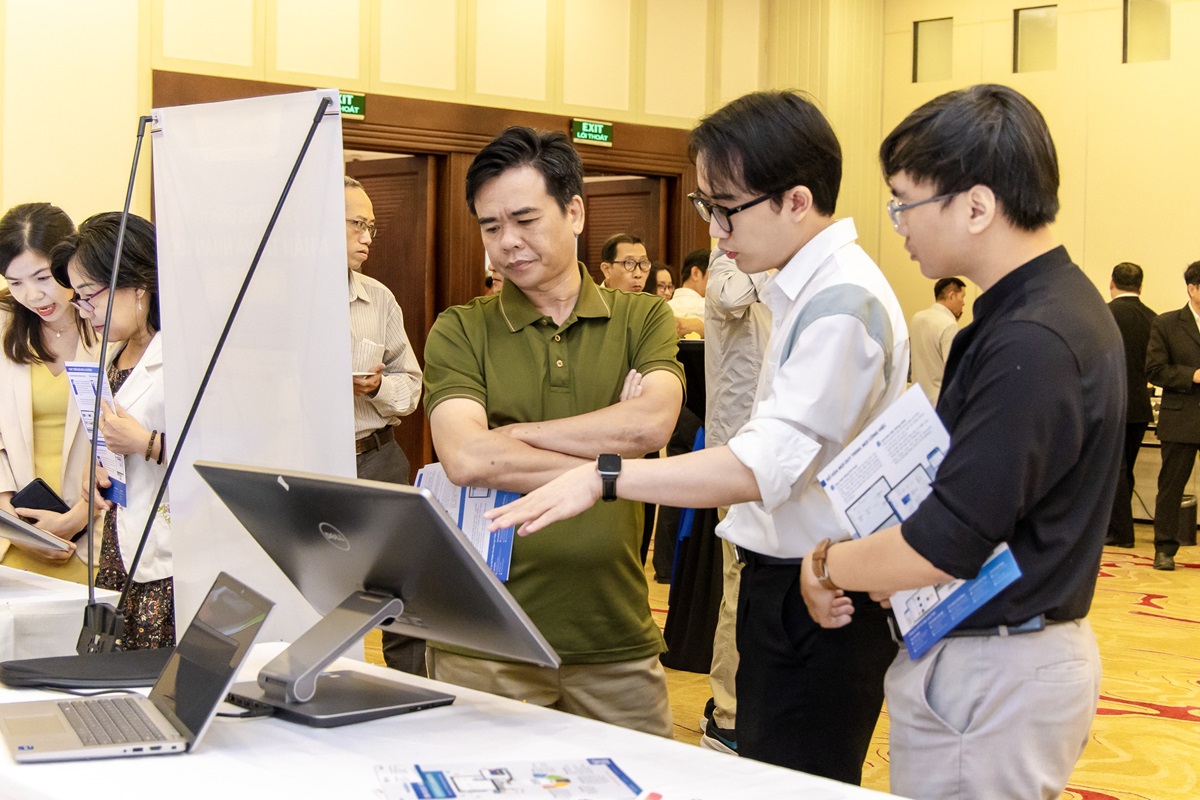 Lạc Việt giới thiệu loạt giải pháp giúp doanh nghiệp đổi mới cách làm việc, tăng hiệu suất trên hạ tầng LocalAI 5 Lạc Việt giới thiệu loạt giải pháp giúp doanh nghiệp đổi mới cách làm việc, tăng hiệu suất trên hạ tầng LocalAI - CX9A1311