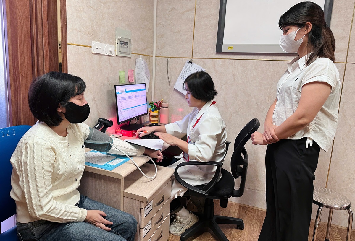 Lễ trao tặng 2.010 suất tầm soát ung thư miễn phí và "gian hàng 0 đồng" cho phụ nữ yếu thế 6 Lễ trao tặng 2.010 suất tầm soát ung thư miễn phí và "gian hàng 0 đồng" cho phụ nữ yếu thế - Cham Se Chia tam soat ung thu 1