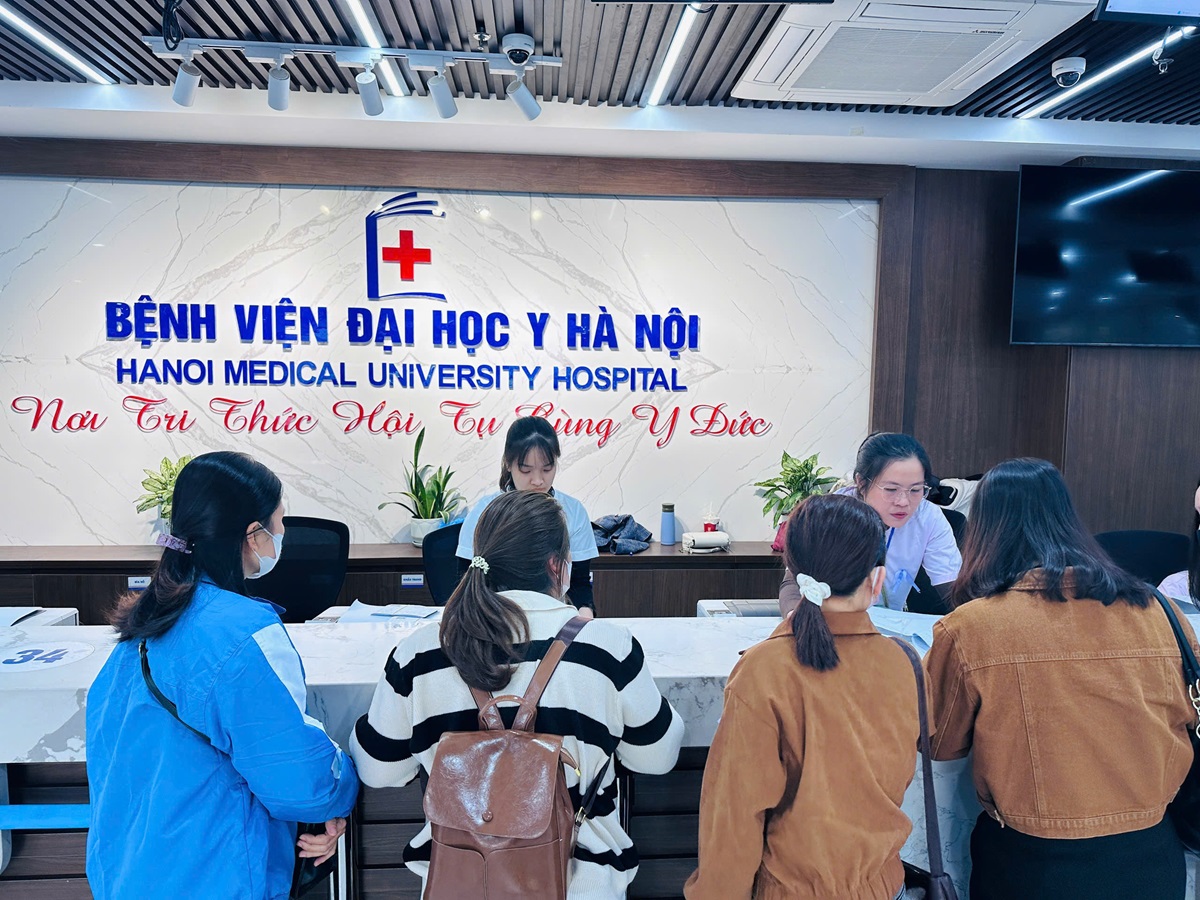 Lễ trao tặng 2.010 suất tầm soát ung thư miễn phí và "gian hàng 0 đồng" cho phụ nữ yếu thế 3 Lễ trao tặng 2.010 suất tầm soát ung thư miễn phí và "gian hàng 0 đồng" cho phụ nữ yếu thế - Cham Se Chia tam soat ung thu 3 1