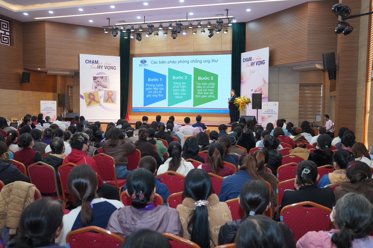 Lễ trao tặng 2.010 suất tầm soát ung thư miễn phí và "gian hàng 0 đồng" cho phụ nữ yếu thế 4 Lễ trao tặng 2.010 suất tầm soát ung thư miễn phí và "gian hàng 0 đồng" cho phụ nữ yếu thế - Cham se chia Trao hy vong trao suat tam soat ung thu cho phu nu yeu the 30