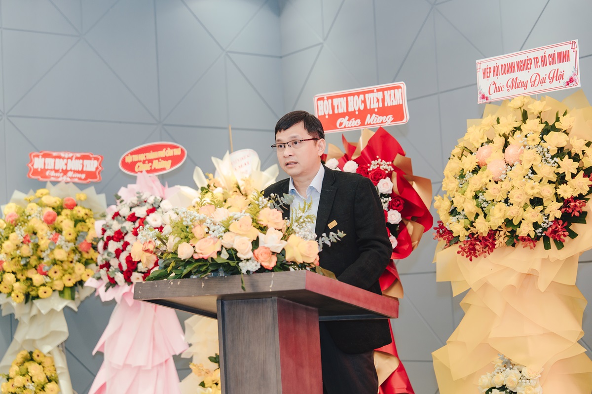 Hội Tin học TP.HCM tổ chức Đại hội Đại biểu nhiệm kỳ I (2025 – 2030) thành công - tiếp tục vai trò kết nối, thúc đẩy chuyển đổi số tại vùng kinh tế trọng điểm phía Nam 3 Hội Tin học TP.HCM tổ chức Đại hội Đại biểu nhiệm kỳ I (2025 – 2030) thành công - tiếp tục vai trò kết nối, thúc đẩy chuyển đổi số tại vùng kinh tế trọng điểm phía Nam - DSC09253