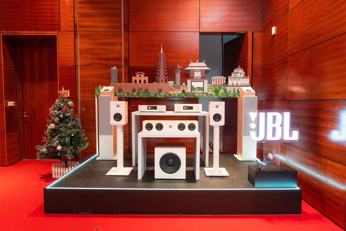 Phúc Giang trình diễn loạt thiết bị âm thanh tại AV Show 2025, thu hút khách thủ đô trải nghiệm 5 Phúc Giang trình diễn loạt thiết bị âm thanh tại AV Show 2025, thu hút khách thủ đô trải nghiệm - JBL Stage 2