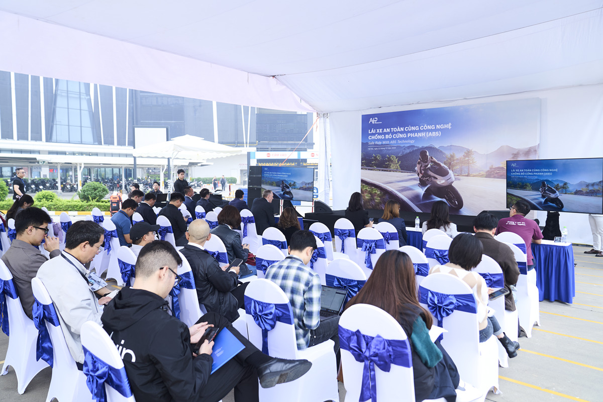 Công nghệ chống bó cứng phanh dành cho xe máy (M-ABS), hạn chế trượt bánh, giảm rủi ro tai nạn 1 Công nghệ chống bó cứng phanh dành cho xe máy (M-ABS), hạn chế trượt bánh, giảm rủi ro tai nạn - OKIO 14 1