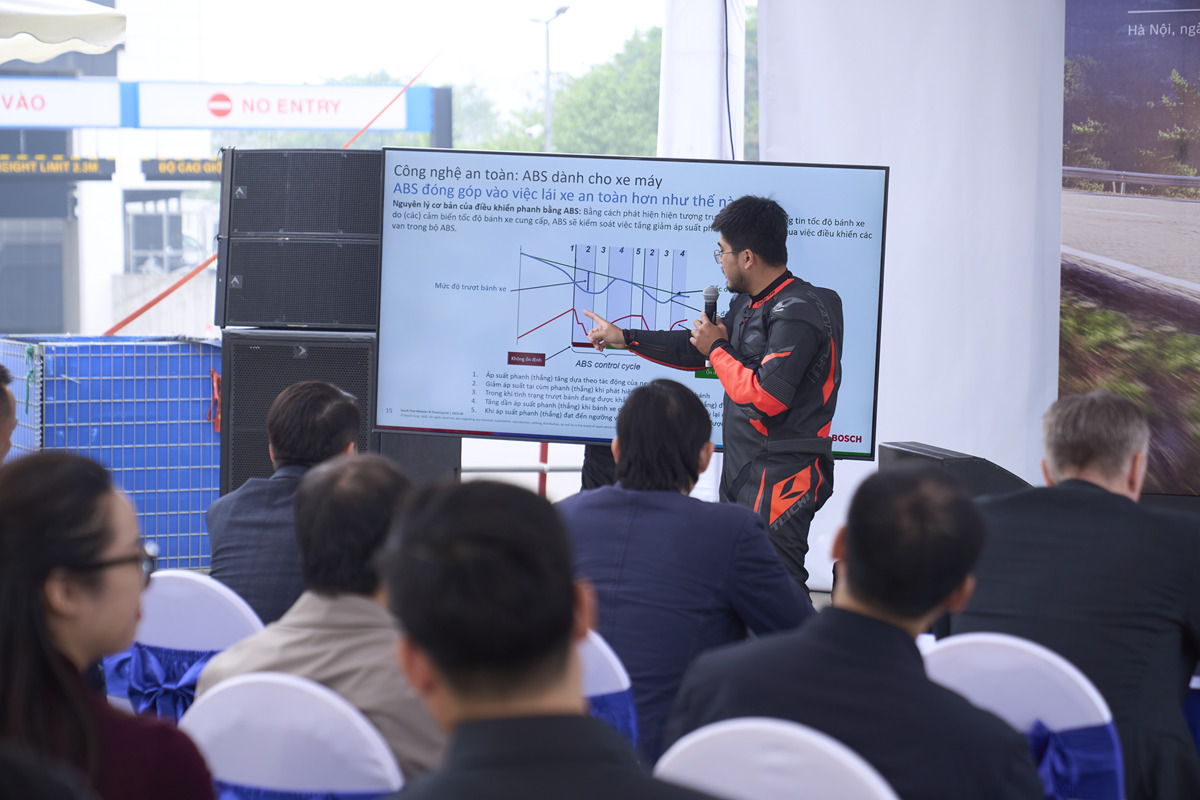 Công nghệ chống bó cứng phanh dành cho xe máy (M-ABS), hạn chế trượt bánh, giảm rủi ro tai nạn 2 Công nghệ chống bó cứng phanh dành cho xe máy (M-ABS), hạn chế trượt bánh, giảm rủi ro tai nạn - OKIO 50 1