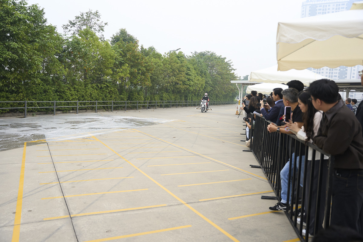 Công nghệ chống bó cứng phanh dành cho xe máy (M-ABS), hạn chế trượt bánh, giảm rủi ro tai nạn 3 Công nghệ chống bó cứng phanh dành cho xe máy (M-ABS), hạn chế trượt bánh, giảm rủi ro tai nạn - OKIO 56