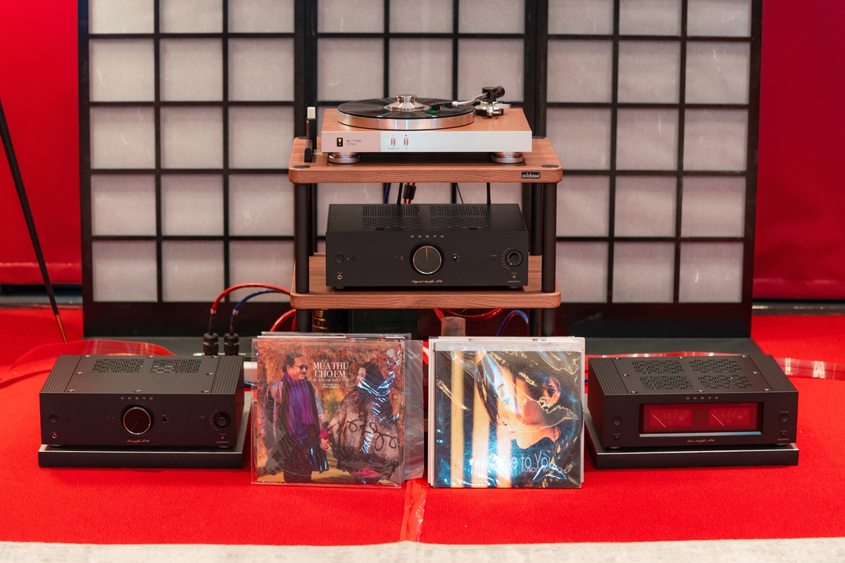 Phúc Giang trình diễn loạt thiết bị âm thanh tại AV Show 2025, thu hút khách thủ đô trải nghiệm 6 Phúc Giang trình diễn loạt thiết bị âm thanh tại AV Show 2025, thu hút khách thủ đô trải nghiệm - ONKYO tro lai voi he thong ampli Icon Series