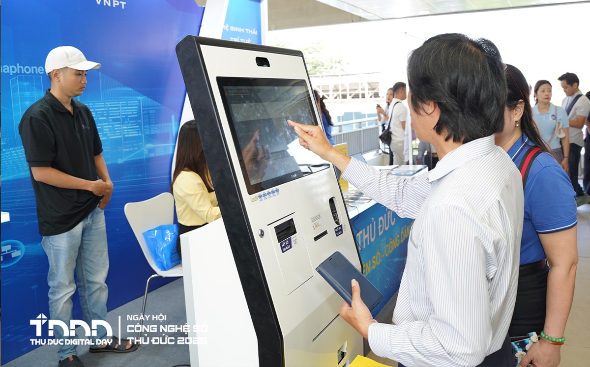Độc đáo Ngày hội Công nghệ số Thủ Đức 2025 tổ chức ngay tại Ga Metro, khuyến khích người dân lên tàu đến tham quan - anh46 postFB