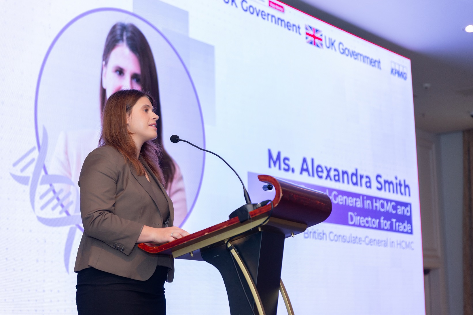 Việt Nam và Vương quốc Anh thúc đẩy hợp tác về chuyển đổi số và hiện đại hoá hệ thống y tế 2 Việt Nam và Vương quốc Anh thúc đẩy hợp tác về chuyển đổi số và hiện đại hoá hệ thống y tế - Tong Lanh su Anh Alexandra Smith