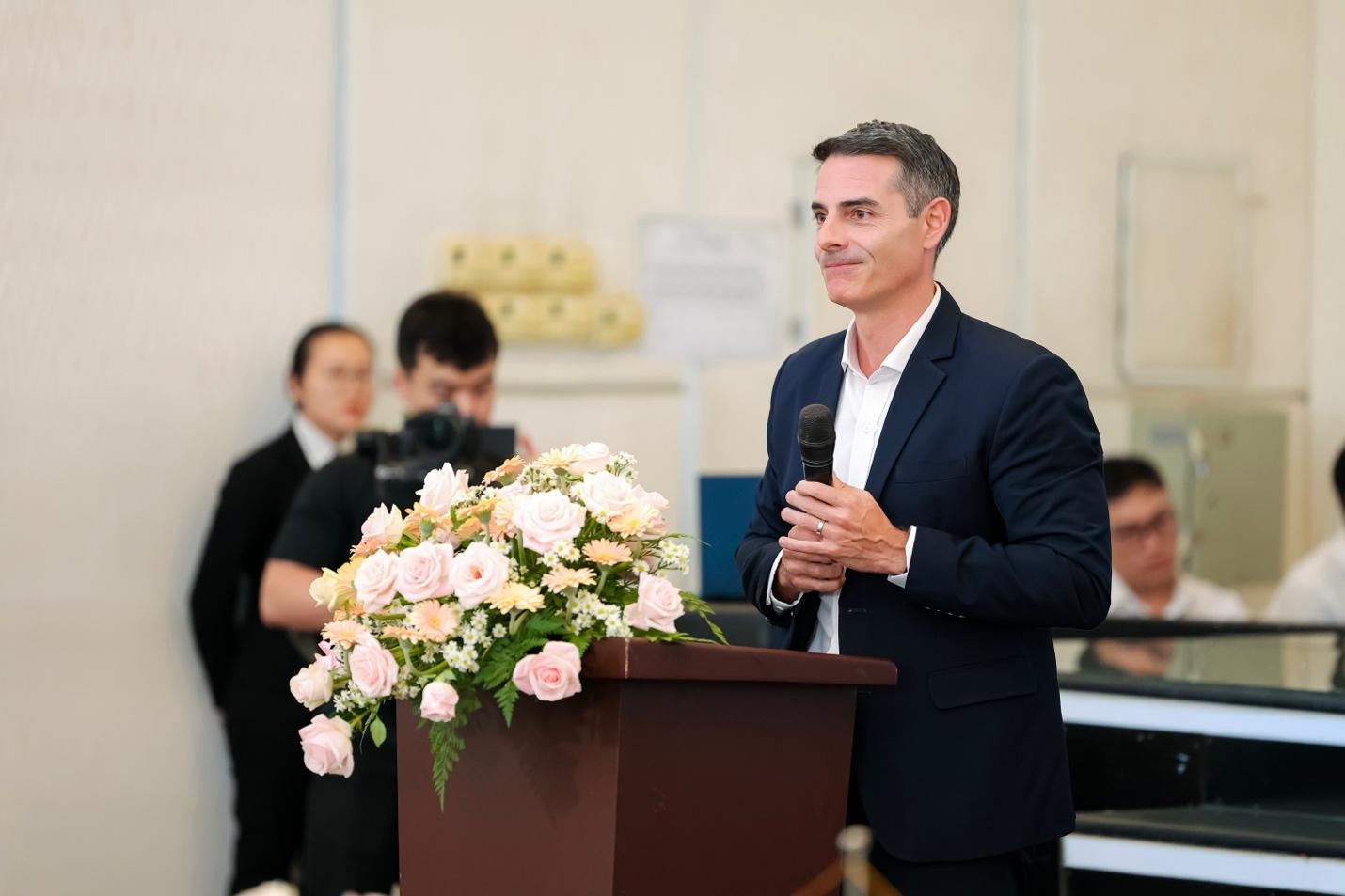 Home Credit và MWG ký hợp tác, mở rộng hệ sinh thái tài chính toàn diện giai đoạn 2026-2030 2 Home Credit và MWG ký hợp tác, mở rộng hệ sinh thái tài chính toàn diện giai đoạn 2026-2030 - image 110