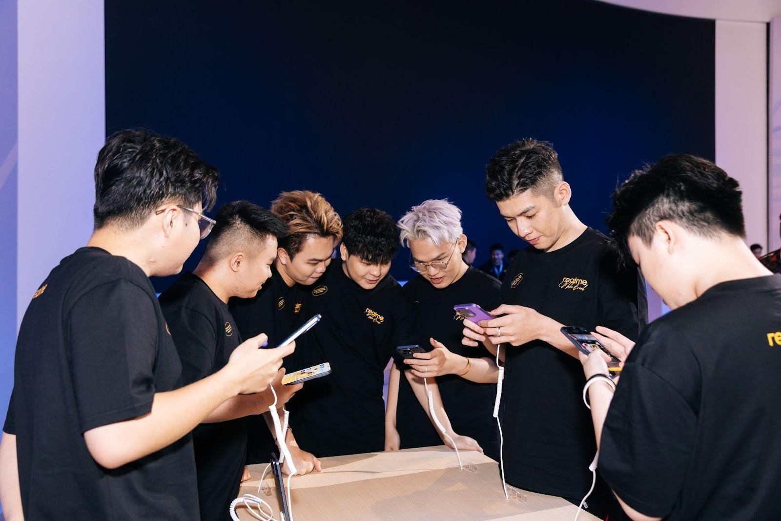 Ra mắt realme 16 Pro/5G: Camera đa tiêu cự 200MP, gương selfie, pin Titan 7000mAh, hoàn hảo chiến game 11 Ra mắt realme 16 Pro/5G: Camera đa tiêu cự 200MP, gương selfie, pin Titan 7000mAh, hoàn hảo chiến game - image 126