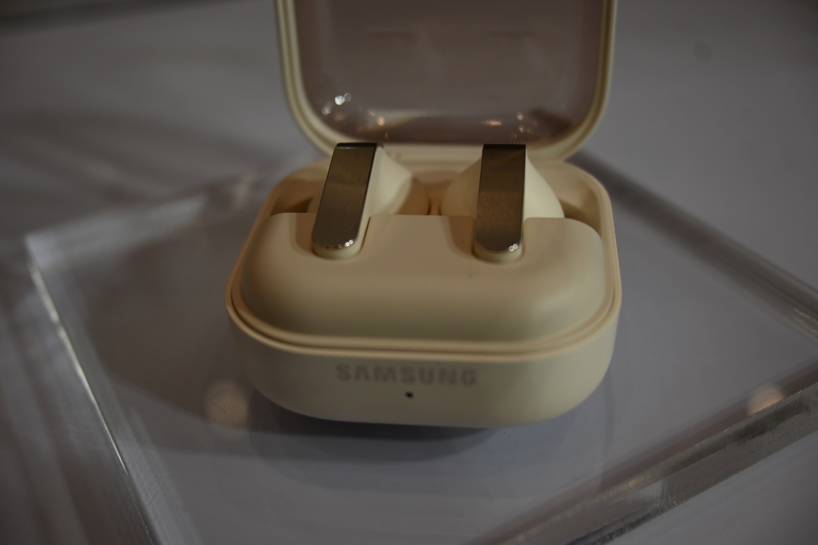 Tai nghe Galaxy Buds4 Series mới, chất âm Hi-Fi đa tầng, nhiều tính năng thông minh插图1 Tai nghe Galaxy Buds4 Series mới, chất âm Hi-Fi đa tầng, nhiều tính năng thông minh插图1