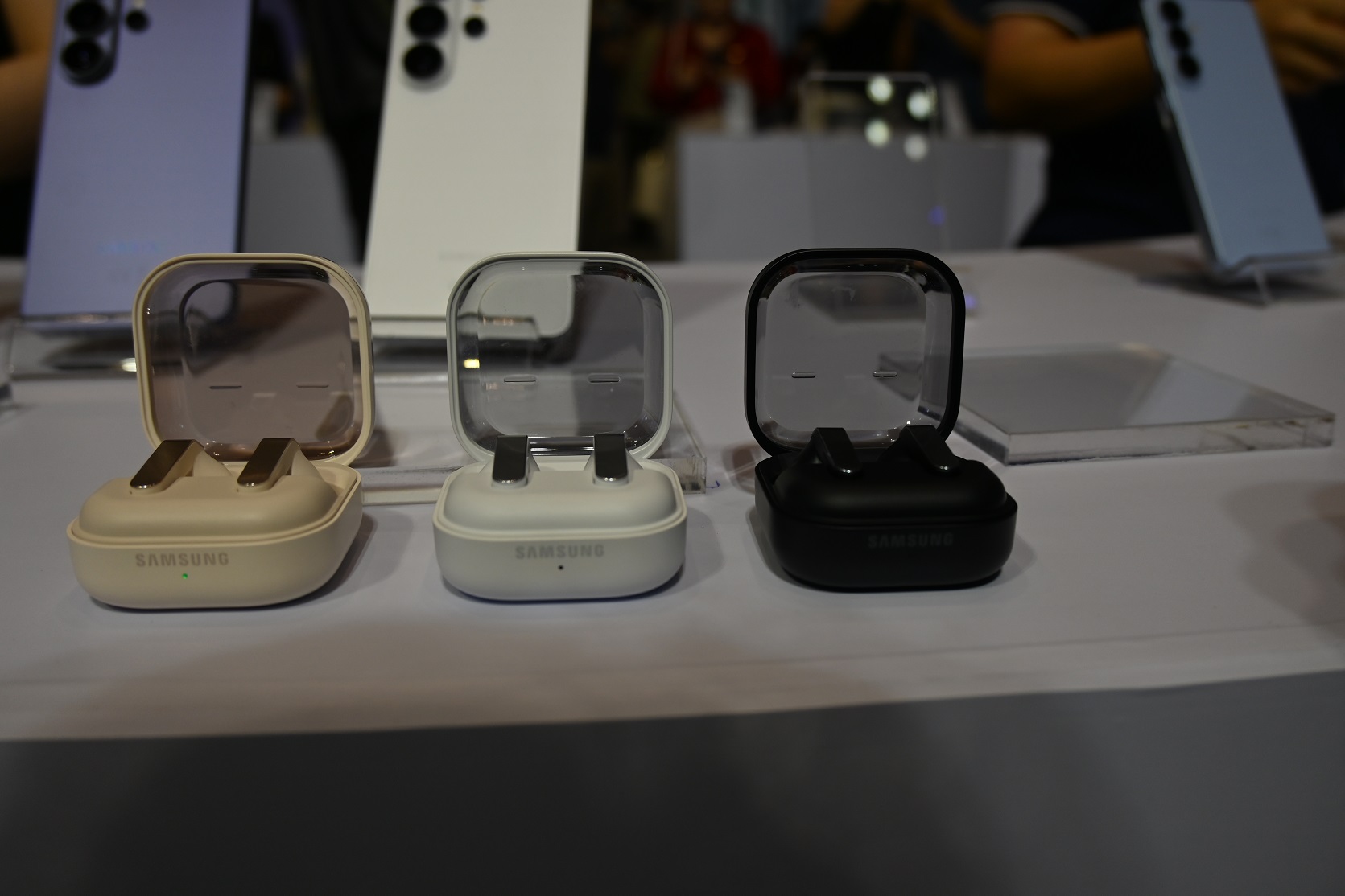 Tai nghe Galaxy Buds4 Series mới, chất âm Hi-Fi đa tầng, nhiều tính năng thông minh插图2 Tai nghe Galaxy Buds4 Series mới, chất âm Hi-Fi đa tầng, nhiều tính năng thông minh插图2