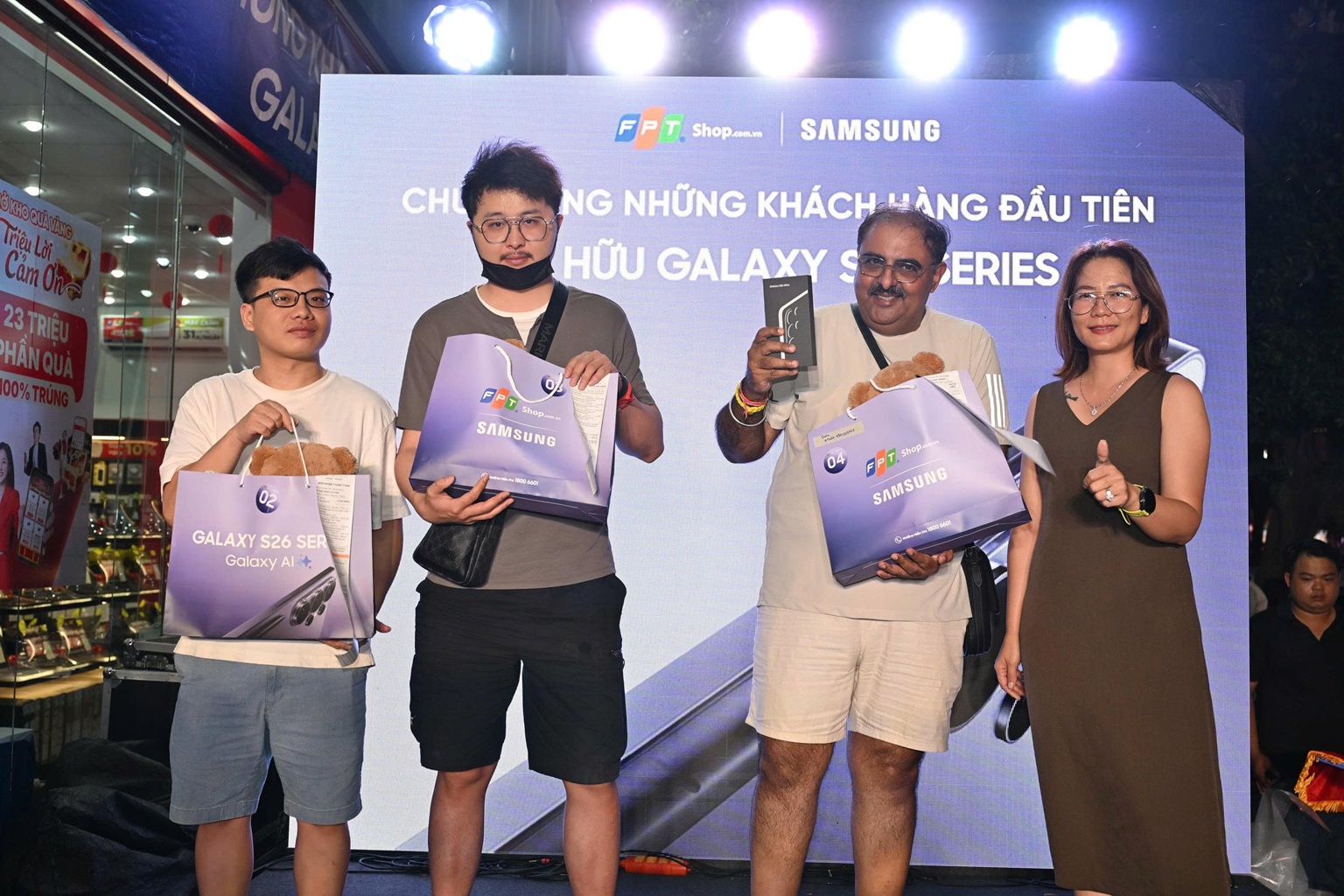 Samsung Galaxy S26 series hút khách trong ngày đầu lên kệ tại FPT Shop - 15