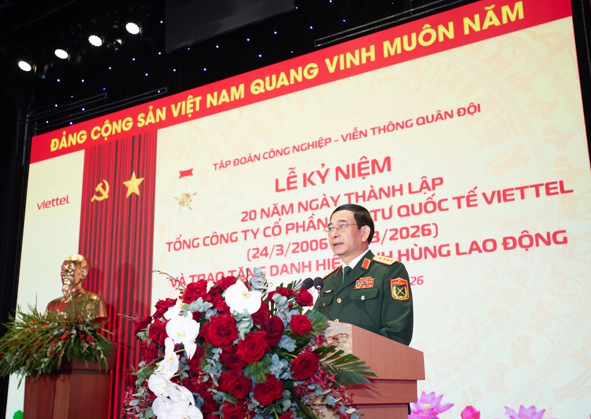 Viettel 20 năm, từ "đầu tư ra nước ngoài" sang "chiến lược kinh doanh toàn cầu" 2 Viettel 20 năm, từ "đầu tư ra nước ngoài" sang "chiến lược kinh doanh toàn cầu" - Anh 1 Dai tuong Phan Van Giang Bo truong Bo Quoc phong giao 5 nhiem vu cho Viettel Global