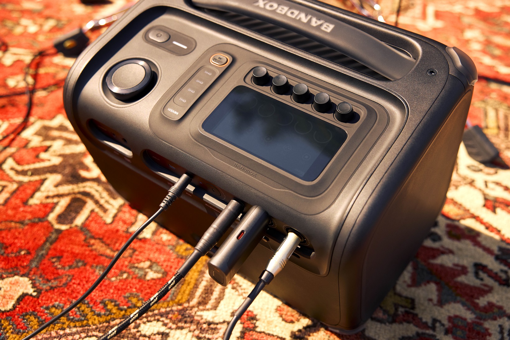 Mở bán JBL BandBox, dòng amp và loa di động đa dụng với tích hợp AI -