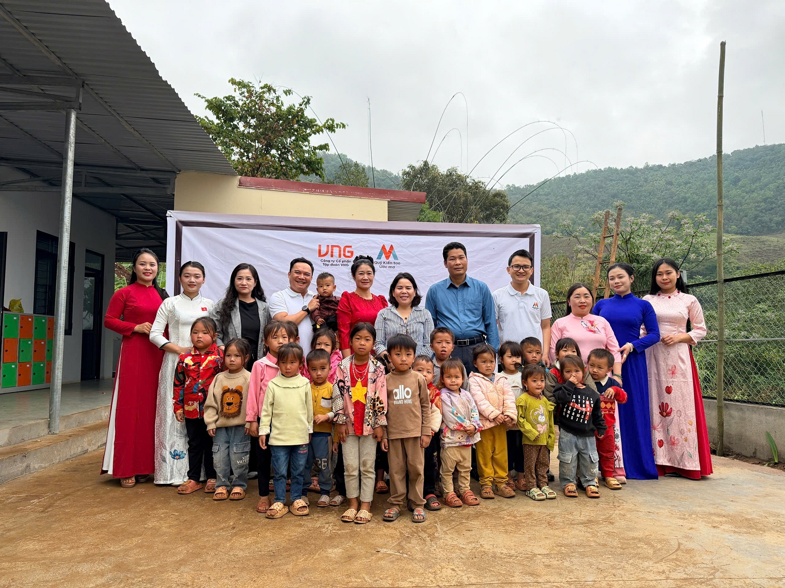 1,5 tỷ đồng cải tạo hai điểm trường mầm non vùng cao Điện Biên để Kiến tạo Ước mơ - Quy DMF ho tro diem truong tai Dien Bien