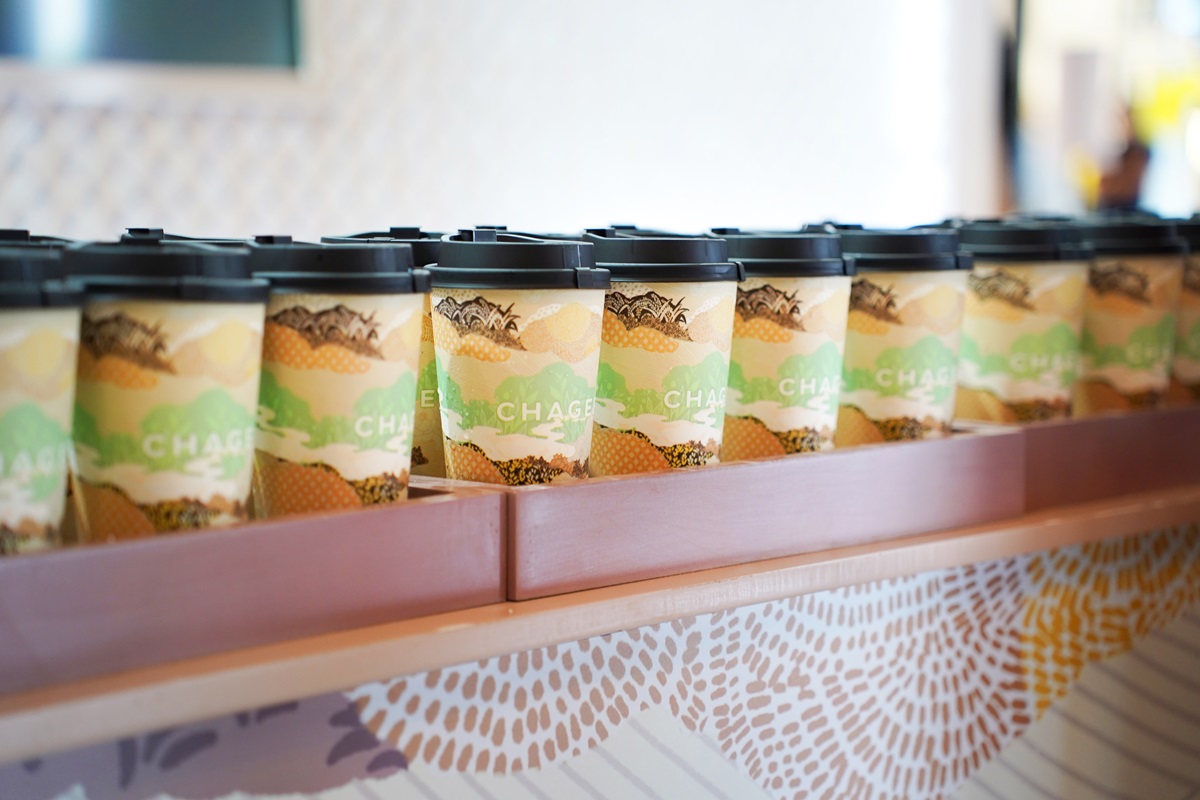 CHAGEE tung sản phẩm mới Trà sữa Hojicha Gạo Rang - Tra sua gao rang Hojicha duoc chuan bi de phuc vu khach tham quan va trai nghiem tai su kien