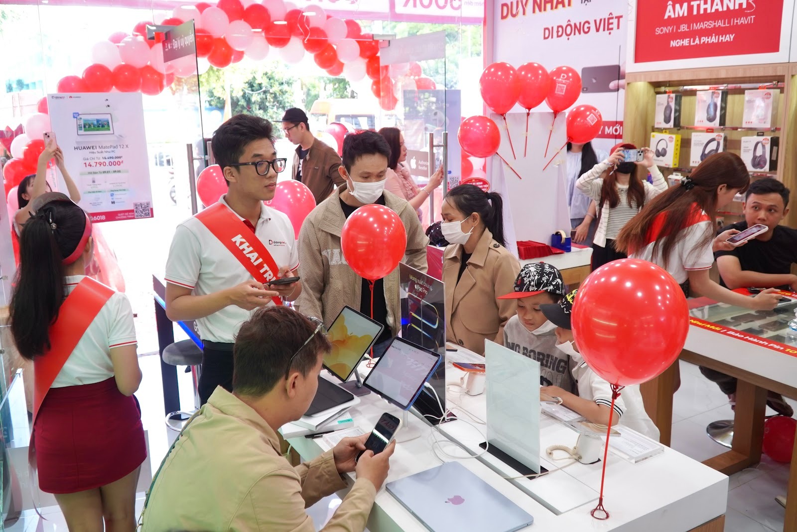 Di Động Việt khai trương cửa hàng mới ở Phan Đăng Lưu, TP.HCM - image 3