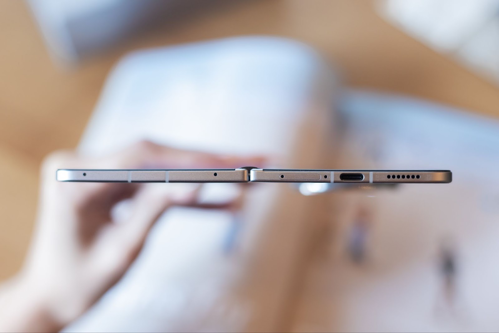 OPPO Find N6: Văn phòng và studio nghệ thuật giao thoa trong một kiệt tác gập - image 45