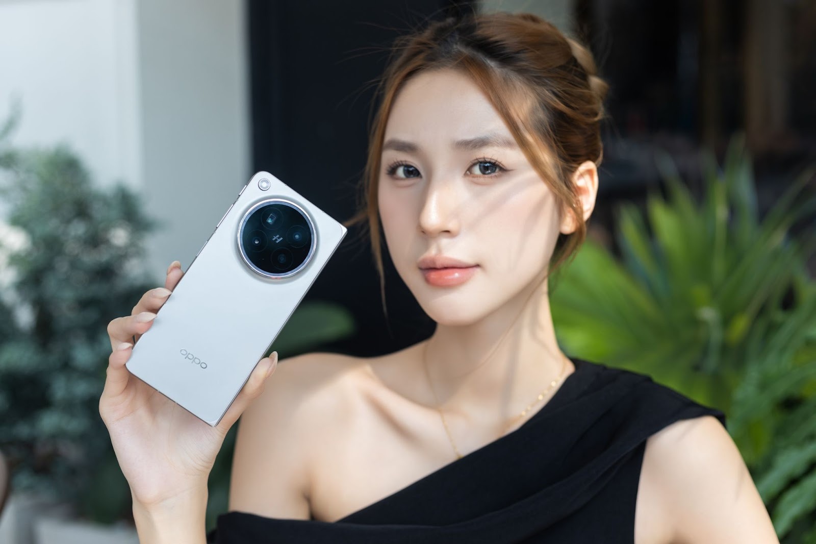 OPPO Find N6: Văn phòng và studio nghệ thuật giao thoa trong một kiệt tác gập - image 54