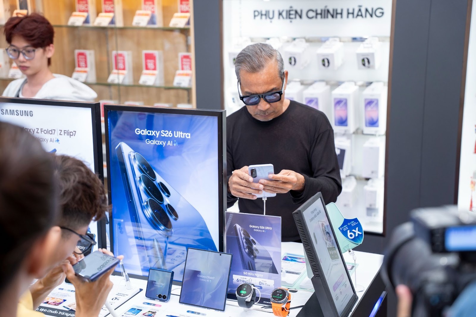 Di Động Việt trả hàng và mở bán Galaxy S26 series xuyên đêm, quà tặng giá trị cho người đặt sớm - image 9