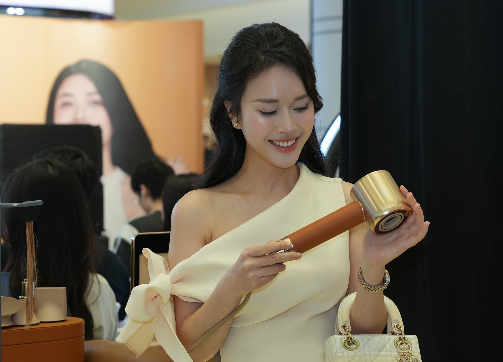 Dreame ra mắt “Salon tại gia” tại Việt Nam bằng loạt thiết bị chăm sóc cá nhân mới 1 Dreame ra mắt “Salon tại gia” tại Việt Nam bằng loạt thiết bị chăm sóc cá nhân mới - DH 00208